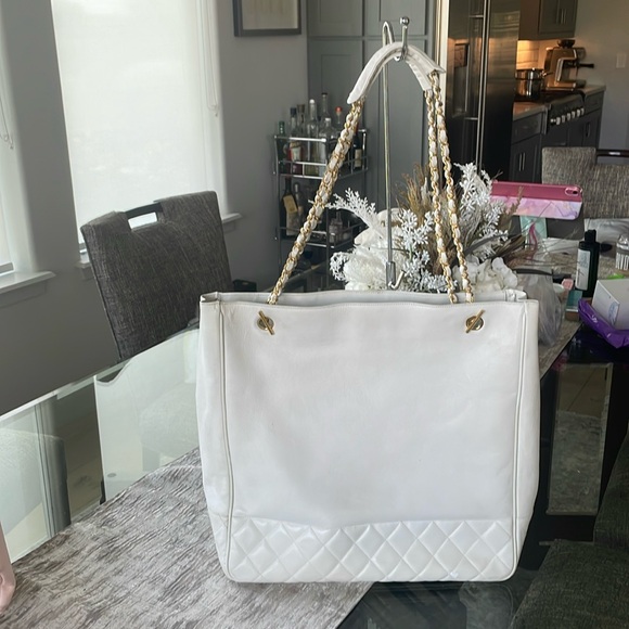 Chanel Vintage White Tote w/Gold hardware*BEAUTIFUL PIECE at bargain price! - Picture 2 of 14